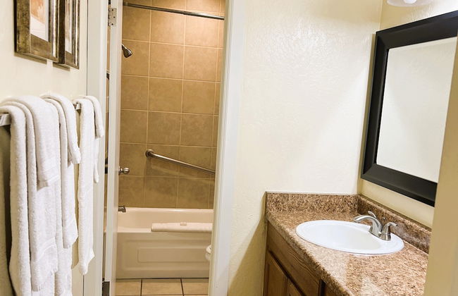 Roundhouse Resort - Photo 47