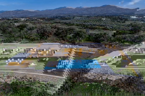 Foto 4 - Elira Luxury Villa - With Private Pool