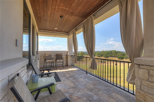 Foto 49 - Luxurious Hill Country Retreat With Pool and Firepit