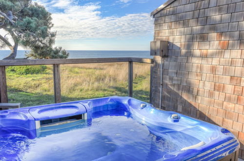 Photo 25 - Sea Pine Hot Tube With Ocean View