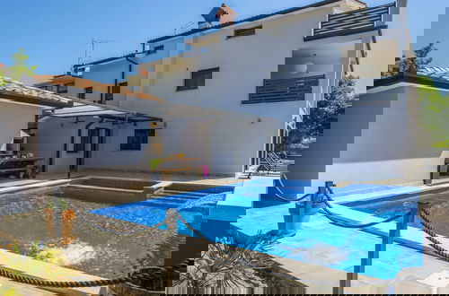 Foto 60 - Villa with Swimming Pool, Outdoor Kitchen, Sauna, Hot Tub, Play Area, Sea View