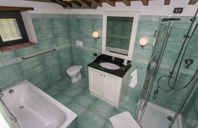 Luxury Villas in Poppi With Heated Pool - Photo 14