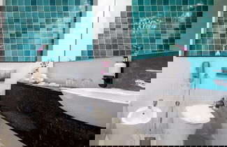 Foto 21 - Flora Creek Deluxe Hotel Apartments Dubai