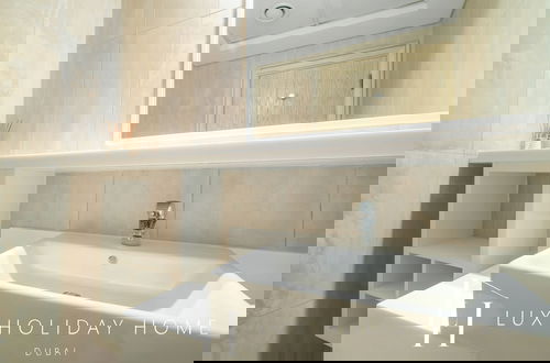 Foto 18 - LUX The JBR Beach Sea View Suite
