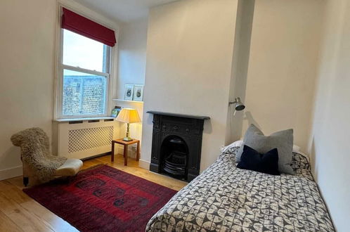 Foto 7 - Spacious 4BD Family Home With Gardenkensal Green