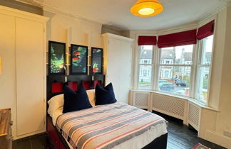 Foto 1 - Spacious 4BD Family Home With Gardenkensal Green