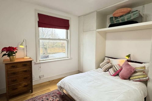 Foto 2 - Spacious 4BD Family Home With Gardenkensal Green