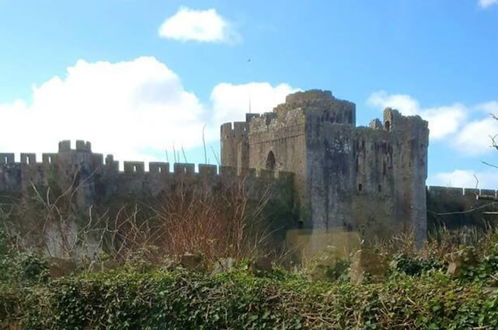 Foto 31 - Stunning Apartment Overlooking Pembroke Castle