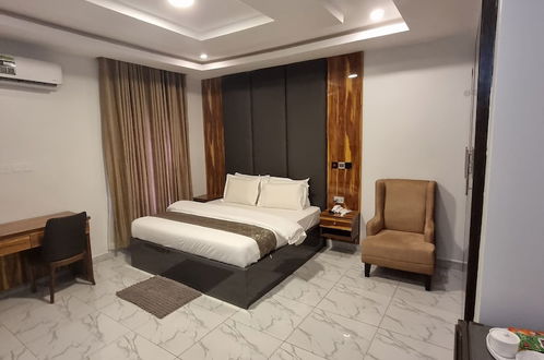 Photo 4 - De James Hotels and Suites