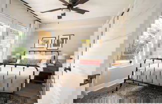 Foto 3 - Cherokee by AvantStay – Contemporary Design in a Prime Location