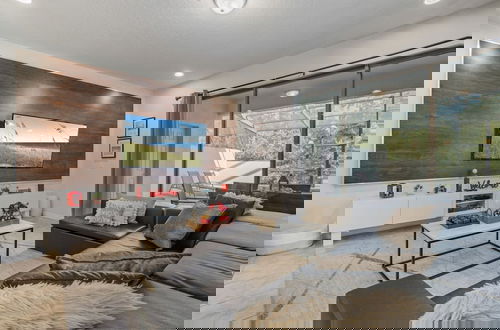 Foto 1 - Luxury 5bdr House w Pool - 8863