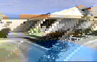 Foto 1 - Luxurious Villa With Private Pool in the Vendee
