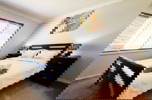Photo 14 - St Albans House - Spacious and Modern Home