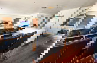 Photo 2 - St Albans House - Spacious and Modern Home