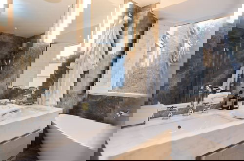Foto 5 - The Knightsbridge Wonder - Modern Two Bedroom House With Parking