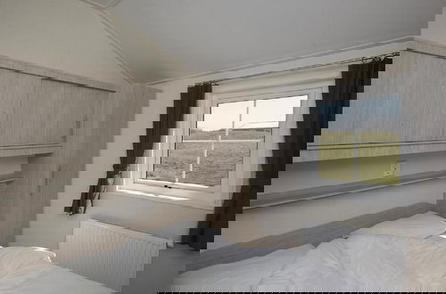 Foto 4 - Comfortable Chalet With Dishwasher, in the Texel Dune Areal