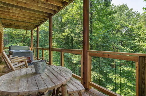 Foto 45 - Hidden Haven Log Cabin w/ Private Hot Tub