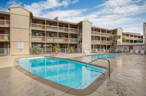 Photo 4 - Splendid Condo Walk to Beach Outdoor Pool