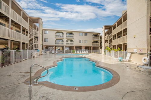 Photo 32 - Splendid Condo Walk to Beach Outdoor Pool