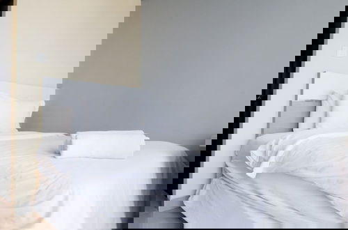 Foto 4 - Good Deal Minimalist Studio Apartment At Tamansari Papilio