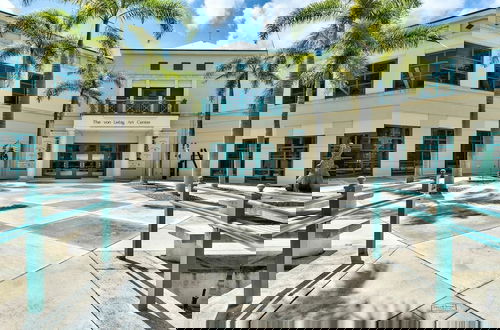 Foto 19 - Le Monaco - Romantic 1 BR Condo Steps from 5th Ave S. Chic Coastal Retreat with King Bed and Beach Access. Perfect Location for Couples Near Dining, Shopping, and Naples Beach