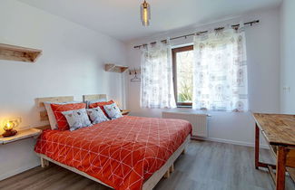 Foto 2 - Beautiful and Spacious Holiday Home With Petanque Court and Countryside Views