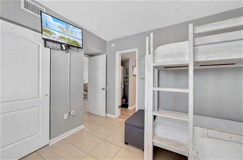Photo 3 - Relaxing 2bd/2ba w/ Partial View & Pool
