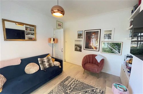Photo 4 - Chic 1BD Home W/private Courtyard - Walthamstow