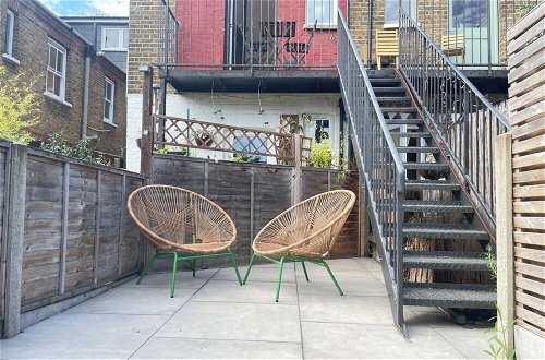Photo 14 - Chic 1BD Home W/private Courtyard - Walthamstow