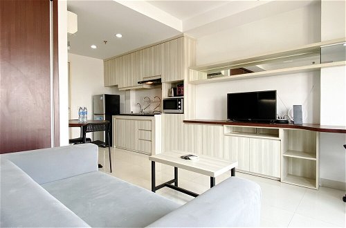Foto 15 - Spacious And Comfy Studio Room Azalea Suites Apartment