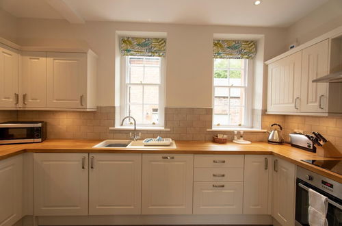 Photo 13 - Spacious 2 Bedroom Apartment in Netherby Hall