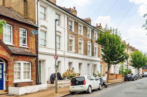 Photo 25 - Traditional London Townhouse Close to Battersea Park by Underthedoormat