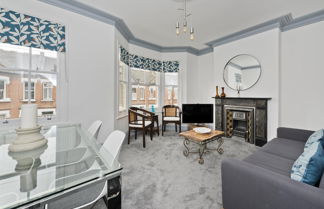 Photo 2 - Stylish one Bedroom Flat Near Kew Gardens by Underthedoormat