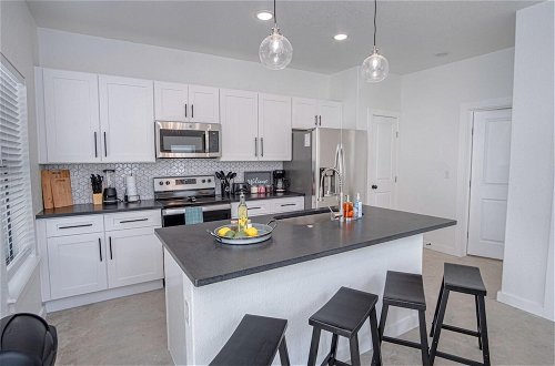 Photo 3 - Brand NEW 7 Stylish 3BR Near Exciting Downtown