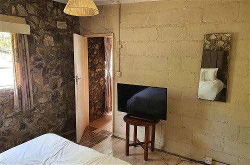 Photo 3 - Beautiful 1-bed Cottage in Juliasdale