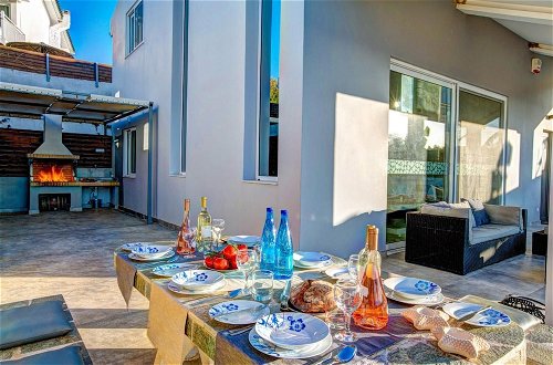 Foto 11 - Luxury Villa Cavo Mare Thalassa With Private Pool Jacuzzi