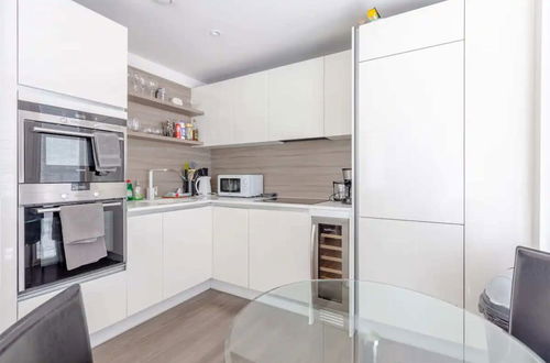 Photo 9 - Modern 2BD Flat With a Balcony - Wandsworth