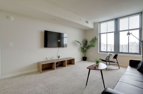 Photo 18 - Incredible Apt in Pentagon City