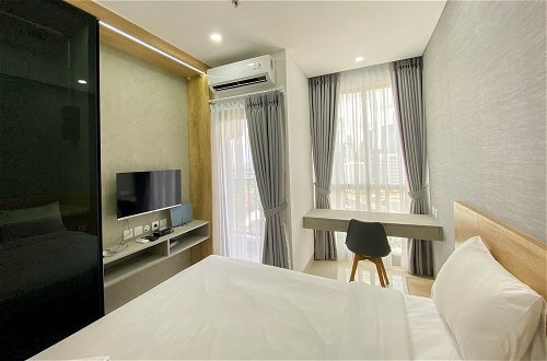 Foto 2 - Comfort And Modern Look Studio Room Ciputra World 2 Apartment