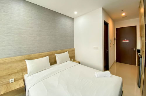 Photo 3 - Comfort And Modern Look Studio Room Ciputra World 2 Apartment