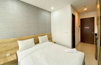 Foto 3 - Comfort And Modern Look Studio Room Ciputra World 2 Apartment