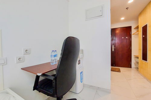 Photo 3 - Relaxing Studio Room At Sky House Bsd Apartment