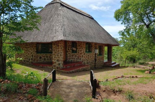 Foto 9 - Charming Bush Chalet 3 on This World Renowned Eco Site 40 Minutes From Vic Falls Fully Catered Stay - 1983