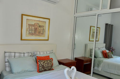Photo 29 - Exotic Beach Vacation Apartment with Picuzzi