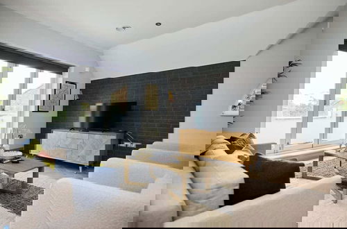 Foto 3 - The Woodborough Place - Beckoning 2bdr Flat With Balcony