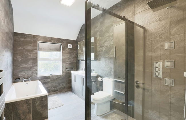 Deluxe 7 Bedroom Property in Solihull - Foto 33