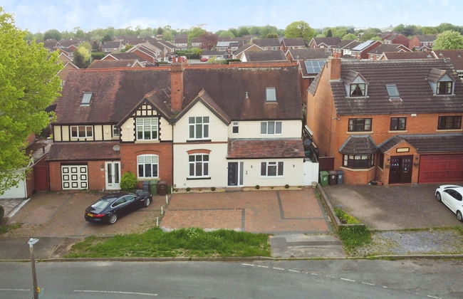 Deluxe 7 Bedroom Property in Solihull - Foto 53