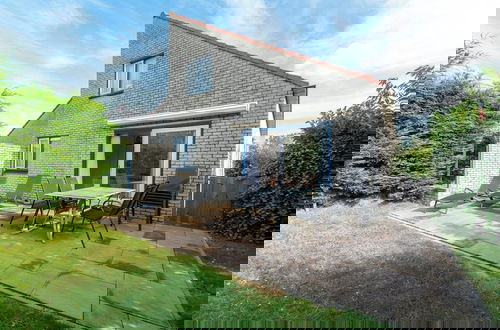 Foto 11 - Charming Villa Near Sandy Beach