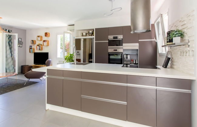 Beautiful Holiday Home With Swimming Pool - Foto 12