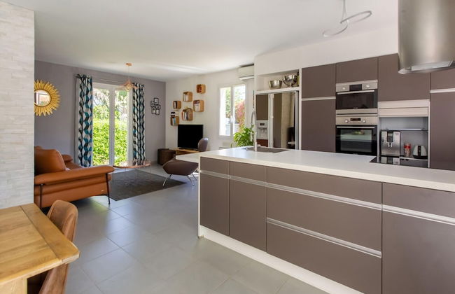 Beautiful Holiday Home With Swimming Pool - Foto 15